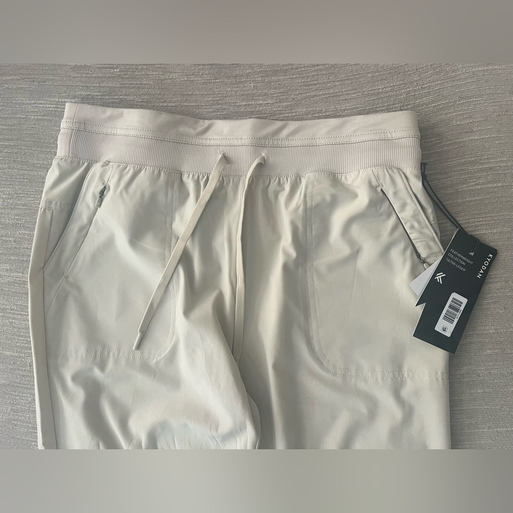 Kyodan Featherweight Collection Ultra-Legger Cream Capri Jogger Size L NWT - Picture 6 of 15